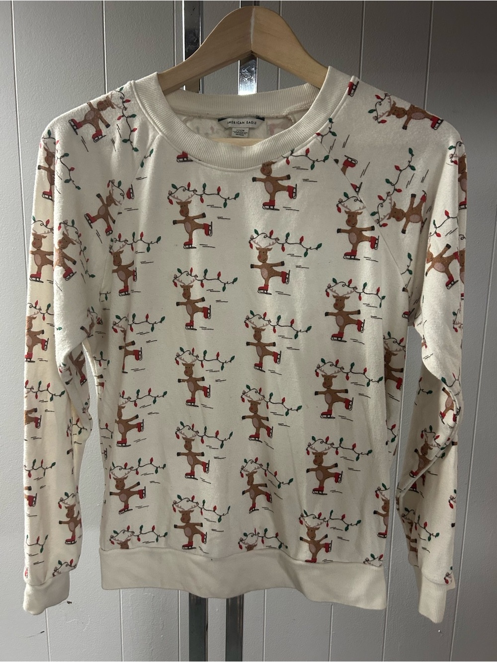 American Eagle Outfitters Vintage Cream Reindeer Christmas Lights Crewneck